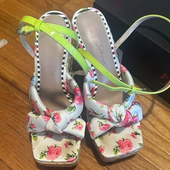 Betsey Johnson Floral Wedges - White and Pink - Picture 6 of 10